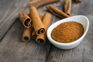 Fresh cinnamon sticks and powder